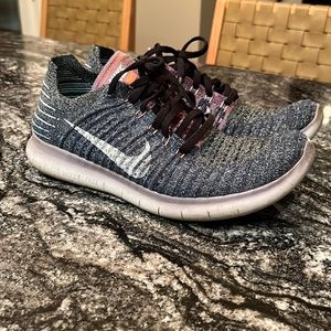 Nike Flyknit Sneaker Tennis Shoe